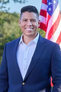 Carlos De La Cruz Jr.